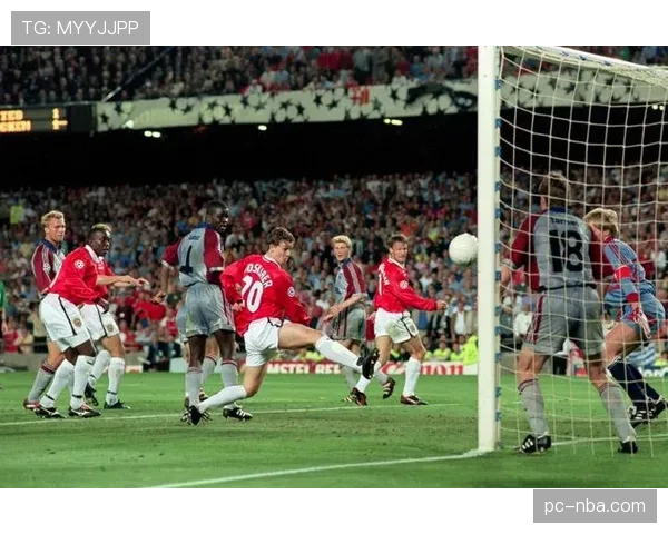 特写镜头：时隔三年重返诺坎普，内马尔替补席上面无表情